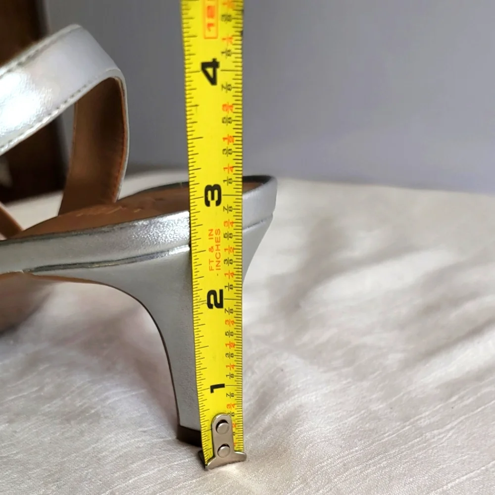 Neutralize Taimi Women's dress sandals size 10M.